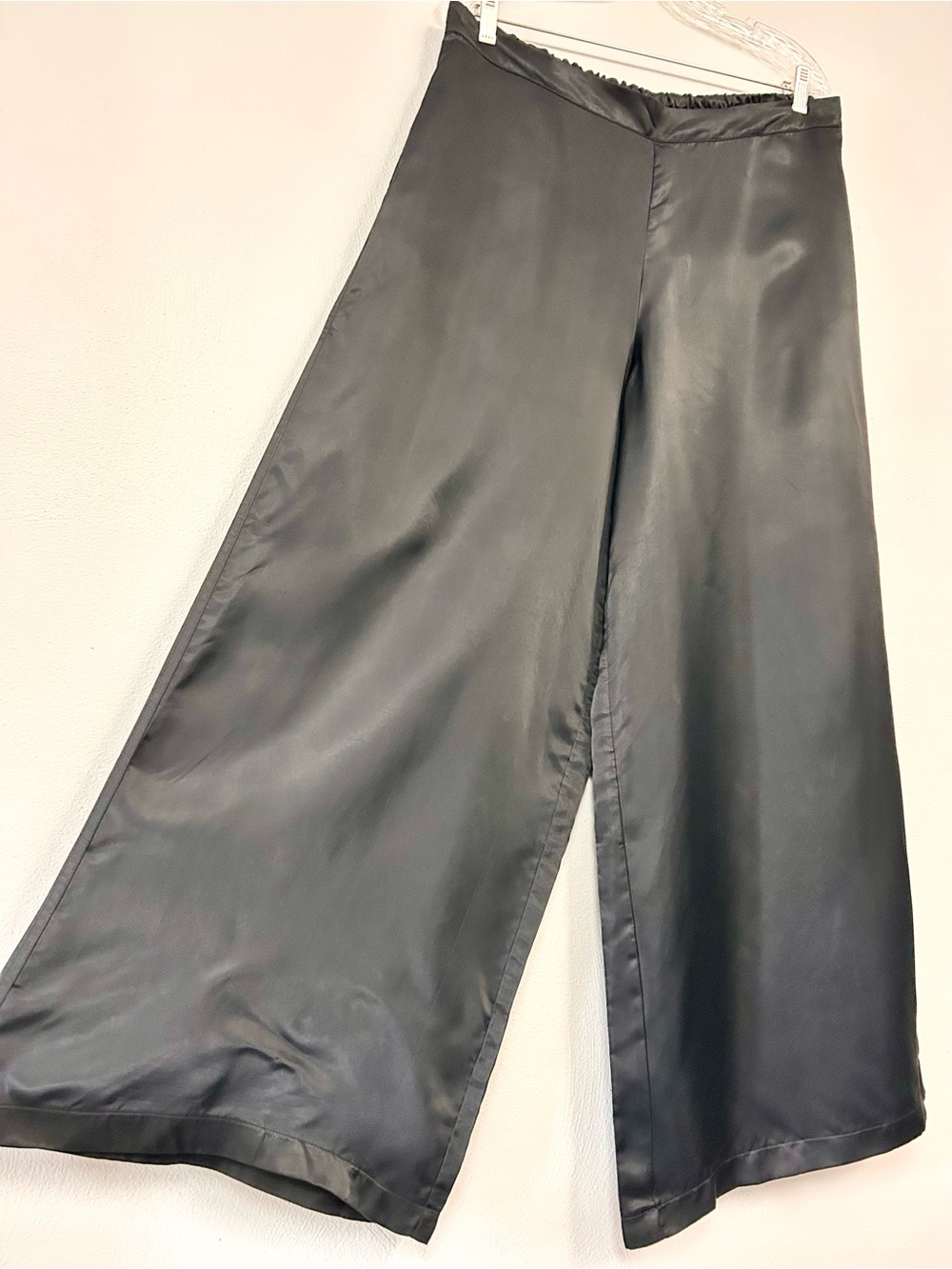ATHLETA 🐈⬛ NWT Women’s Calm Cool Black Satin Wide Leg Pant - Athletic - Size XL - Picture 5 of 8